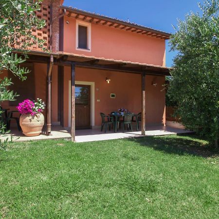 Villa Locazione Turistica Trilocale Orentano Esterno foto
